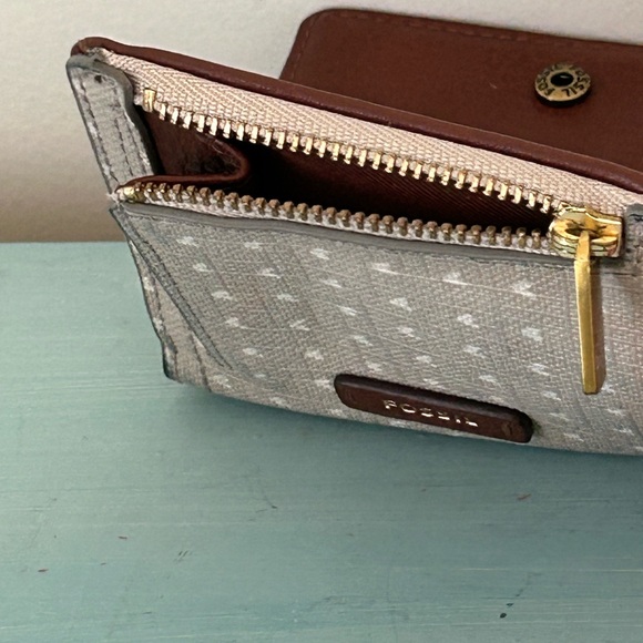 Fossil Women's Gray Cream Mini  Leather  Wallet - Picture 10 of 10